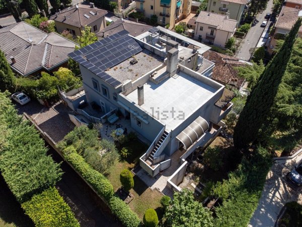 casa indipendente in vendita a Verona in zona Valdonega