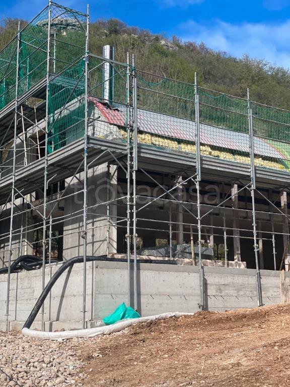 casa indipendente in vendita a Verona in zona Avesa