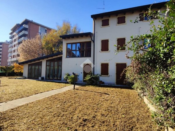 casa indipendente in vendita a Verona in zona Borgo Milano
