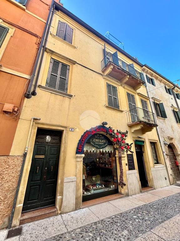appartamento in vendita a Verona in zona Centro Storico