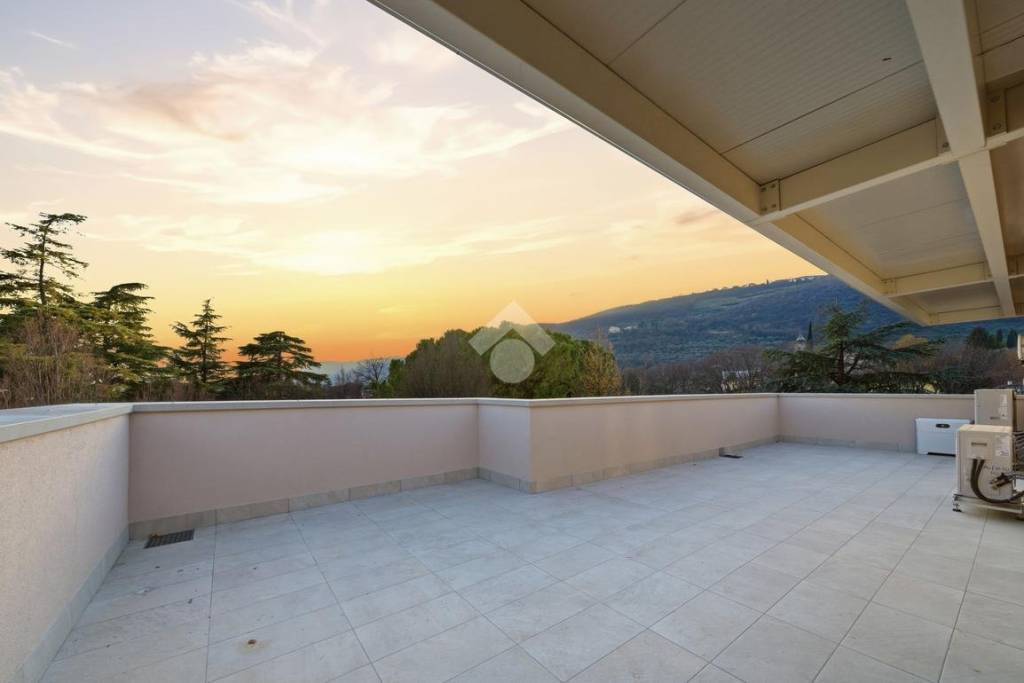 appartamento in vendita a Verona in zona Centro Storico