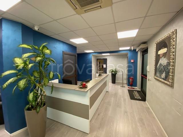 ufficio in vendita a Verona in zona Borgo Roma