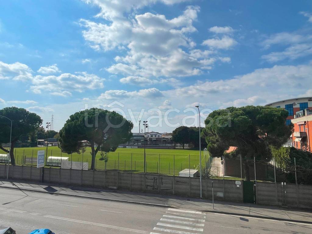 appartamento in vendita a Verona in zona Borgo Roma