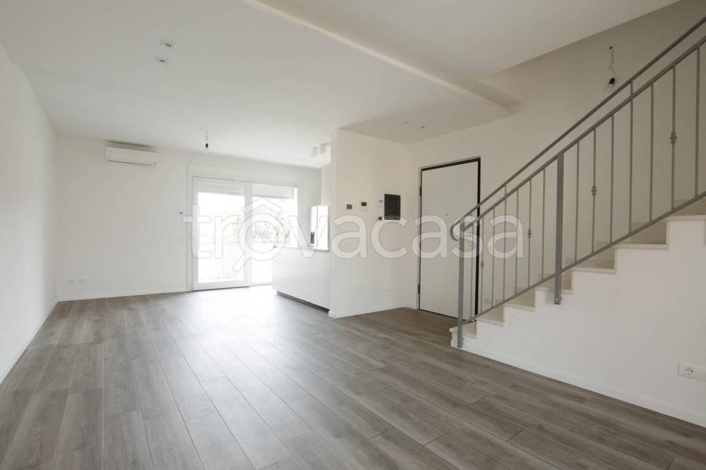 casa indipendente in vendita a Verona in zona Cadidavid