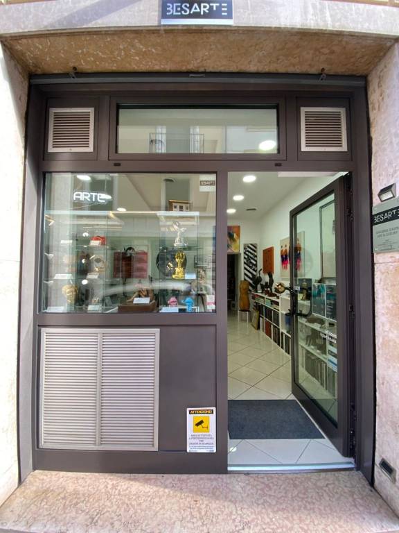 negozio in vendita a Verona in zona Centro Storico