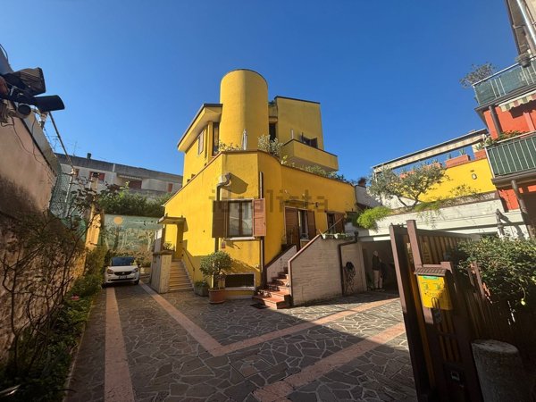 casa indipendente in vendita a Verona in zona Centro Storico