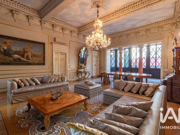 casa indipendente in vendita a Verona in zona Centro Storico