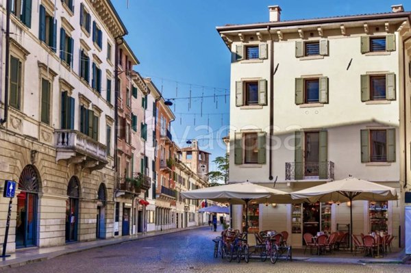 appartamento in vendita a Verona in zona Centro Storico