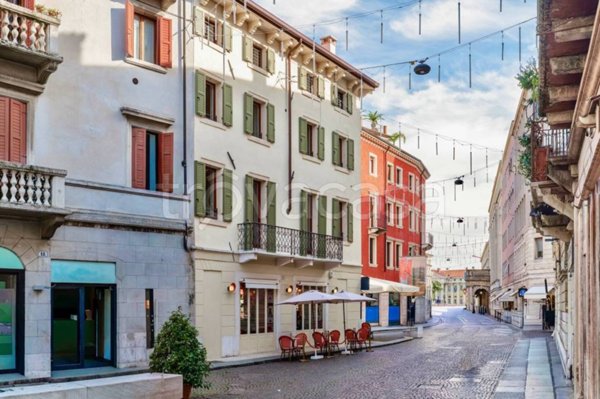 appartamento in vendita a Verona in zona Centro Storico
