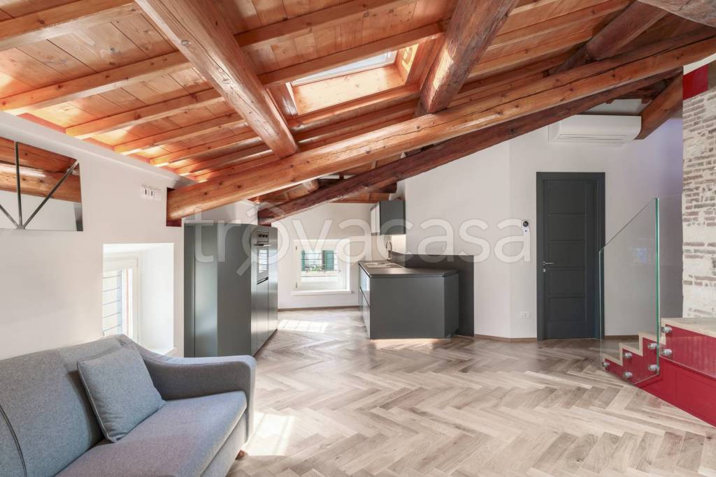 appartamento in vendita a Verona in zona Centro Storico