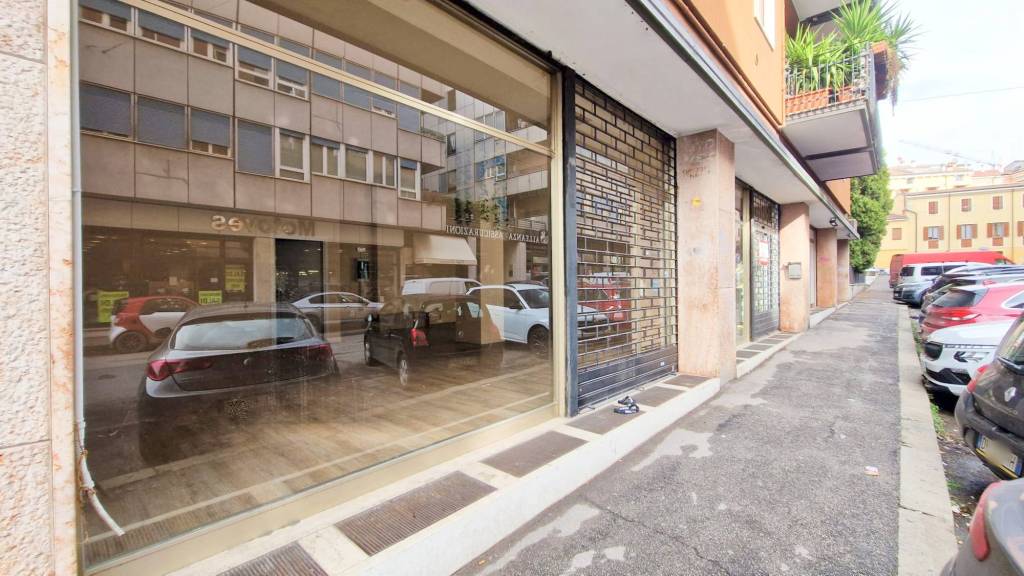 negozio in vendita a Verona in zona Borgo Venezia / Borgo Trieste