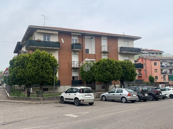 appartamento in vendita a Verona in zona Borgo Roma