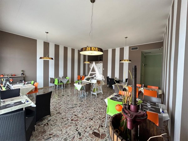 negozio in vendita a Verona in zona Borgo Roma