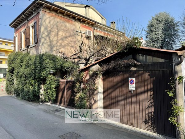 appartamento in vendita a Verona in zona Borgo Roma