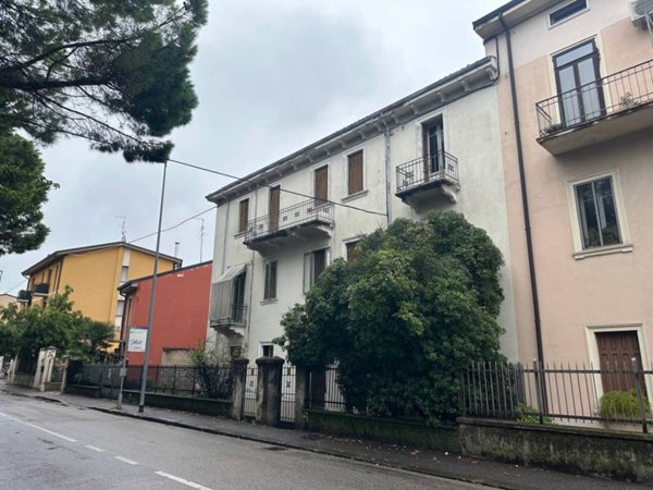 appartamento in vendita a Verona in zona Musicisti / Santa Croce