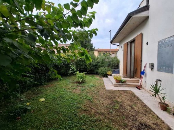 villa in vendita a Verona in zona Santa Lucia