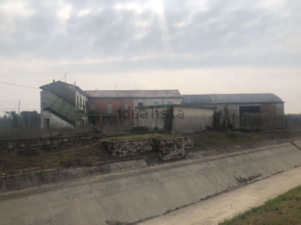 appartamento in vendita a Verona in zona San Massimo all'Adige