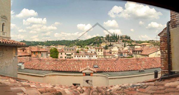 appartamento in vendita a Verona in zona Centro Storico