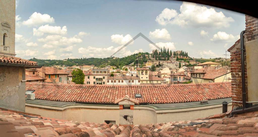 appartamento in vendita a Verona in zona Centro Storico