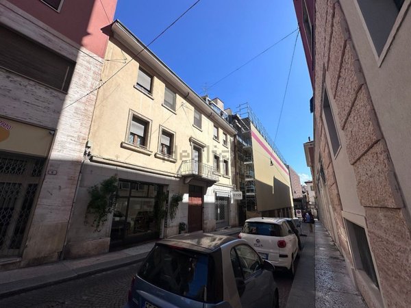 ufficio in vendita a Verona in zona Centro Storico