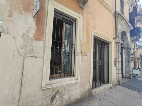 ufficio in vendita a Verona in zona Veronetta
