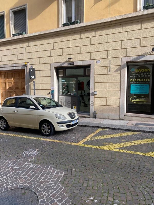 negozio in vendita a Verona in zona Centro Storico