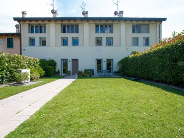 casa indipendente in vendita a Verona in zona Quinzano