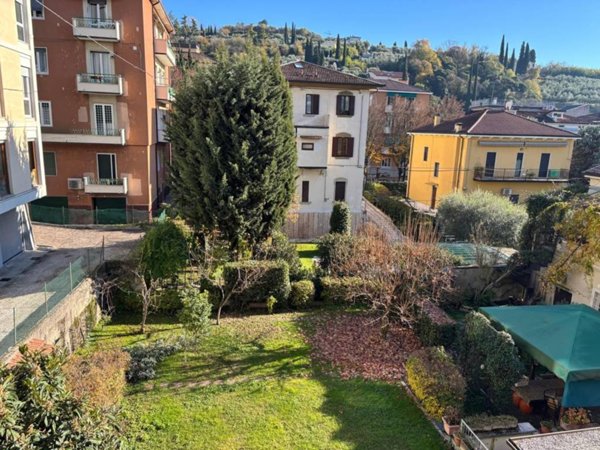 appartamento in vendita a Verona in zona Valdonega