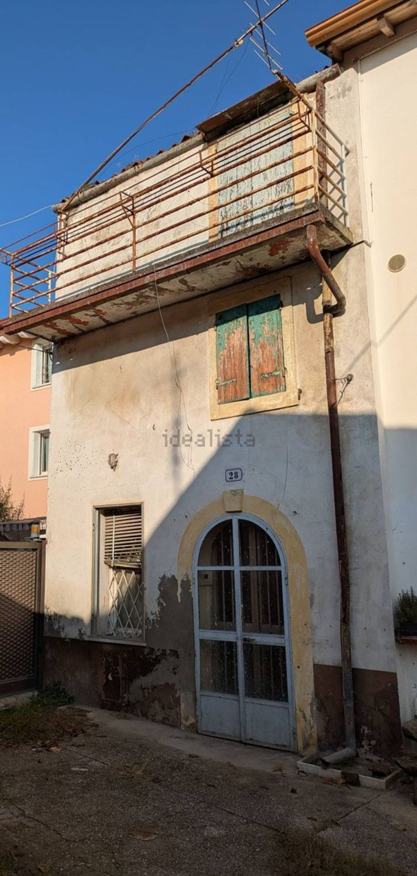 casa indipendente in vendita a Verona in zona Quinzano