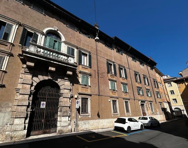 appartamento in vendita a Verona in zona Centro Storico