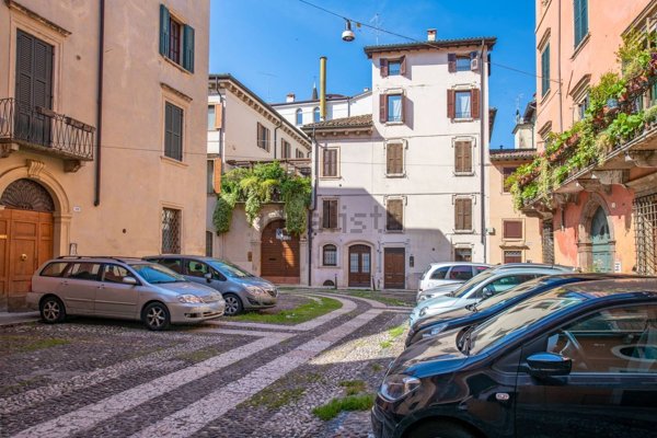 appartamento in vendita a Verona in zona Centro Storico