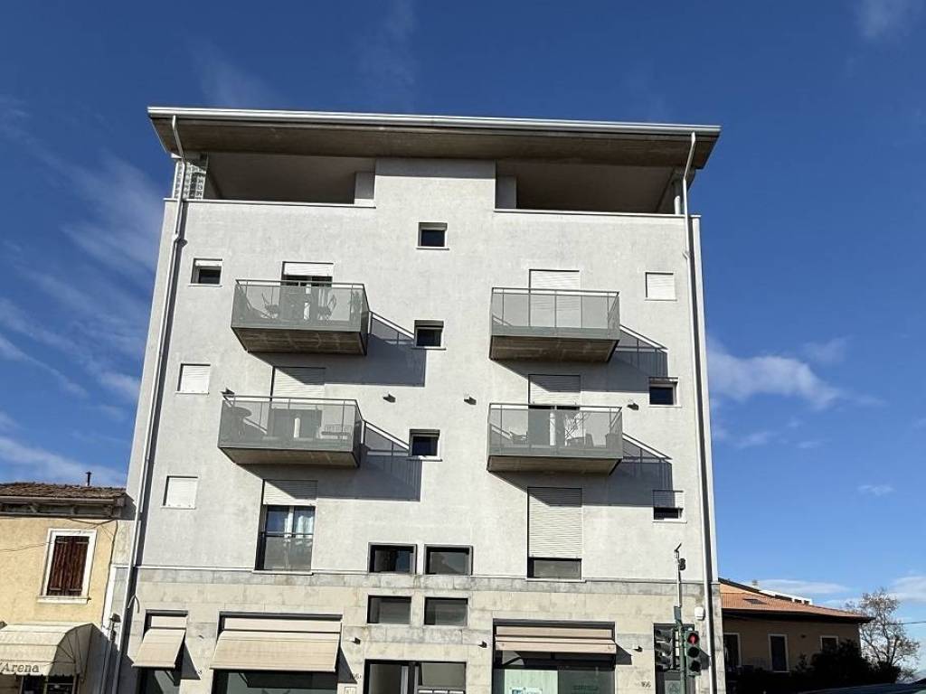 appartamento in vendita a Verona in zona Santa Lucia