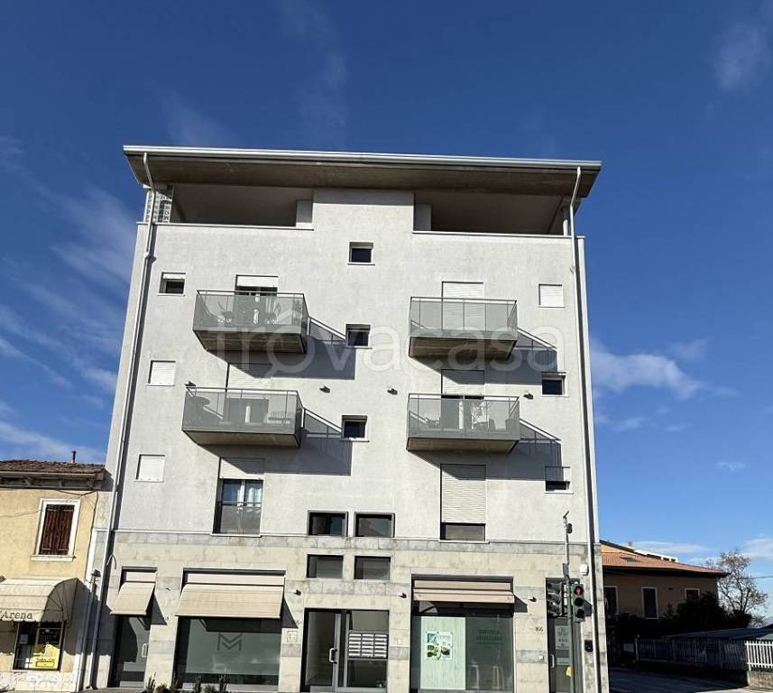 appartamento in vendita a Verona in zona Santa Lucia
