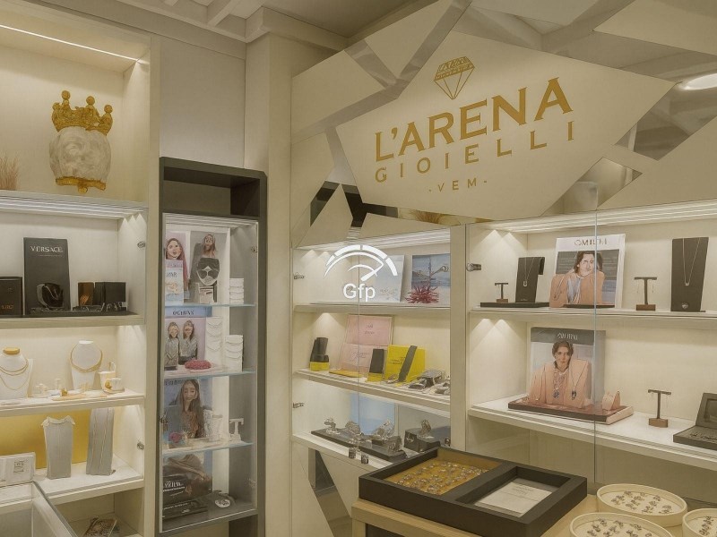 negozio in vendita a Verona in zona Centro Storico