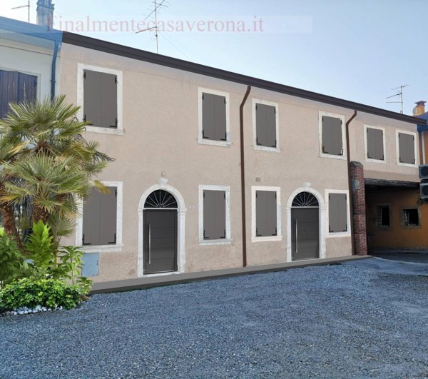 casa indipendente in vendita a Verona in zona Santa Lucia