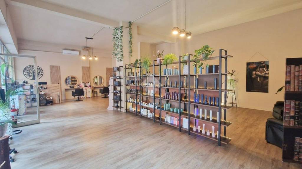 negozio in vendita a Verona in zona Borgo Venezia / Borgo Trieste