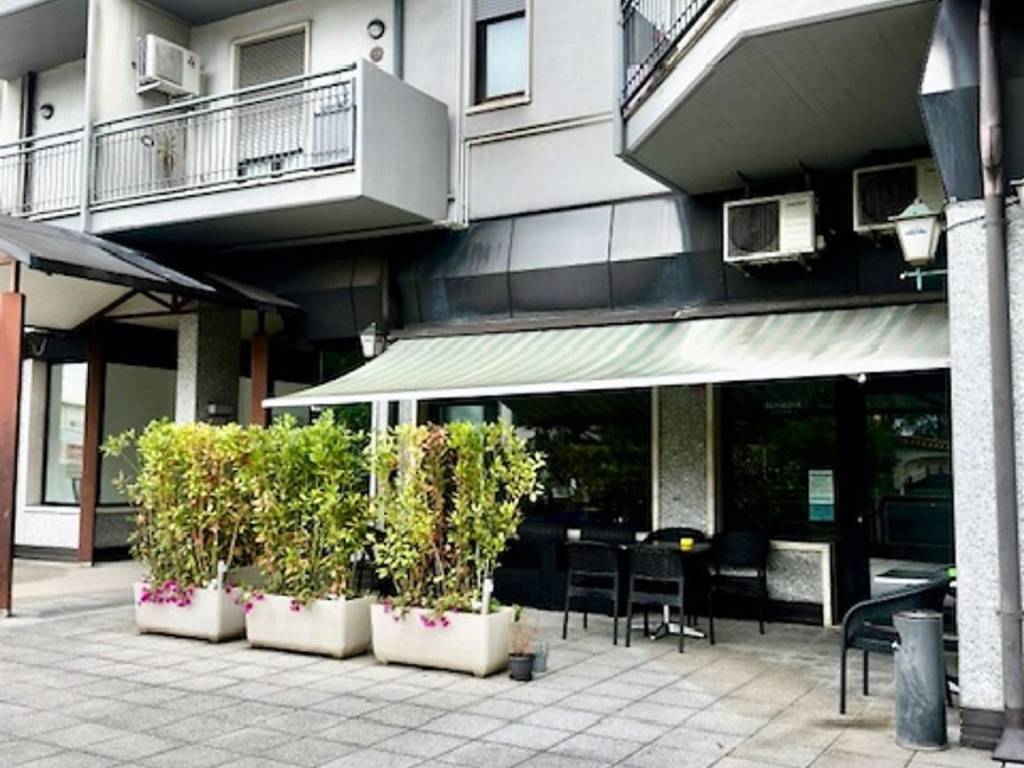 negozio in vendita a Verona in zona Santa Lucia