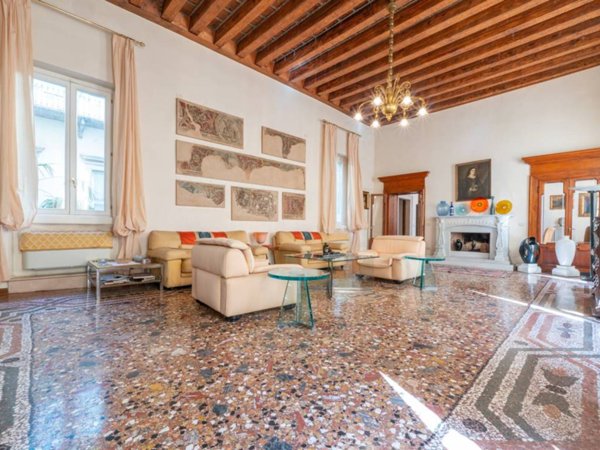 appartamento in vendita a Verona in zona Centro Storico