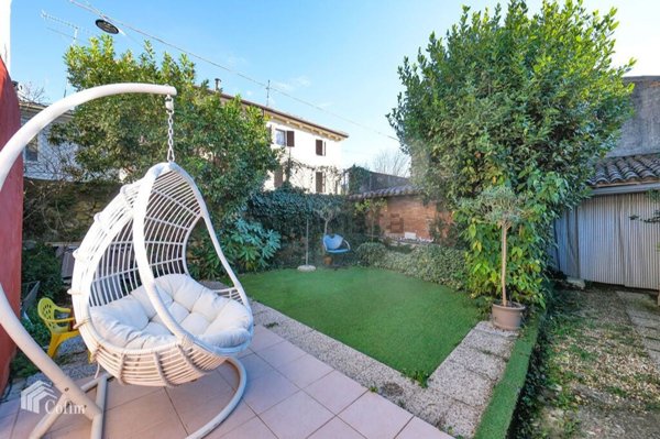 casa indipendente in vendita a Verona in zona Avesa
