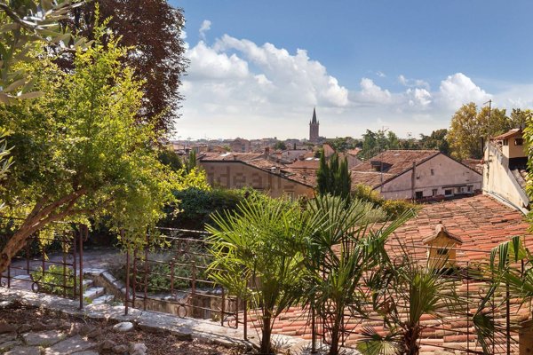 appartamento in vendita a Verona in zona Veronetta