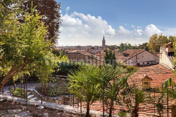appartamento in vendita a Verona in zona Veronetta