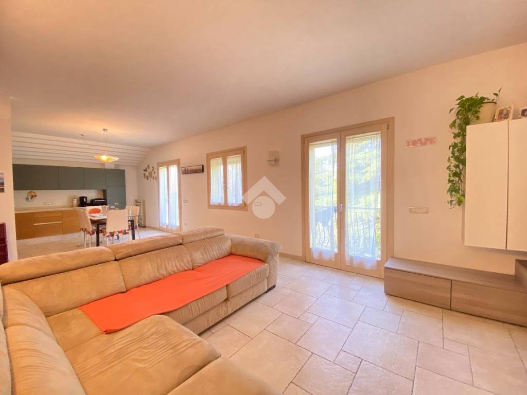 casa indipendente in vendita a Verona in zona Cadidavid