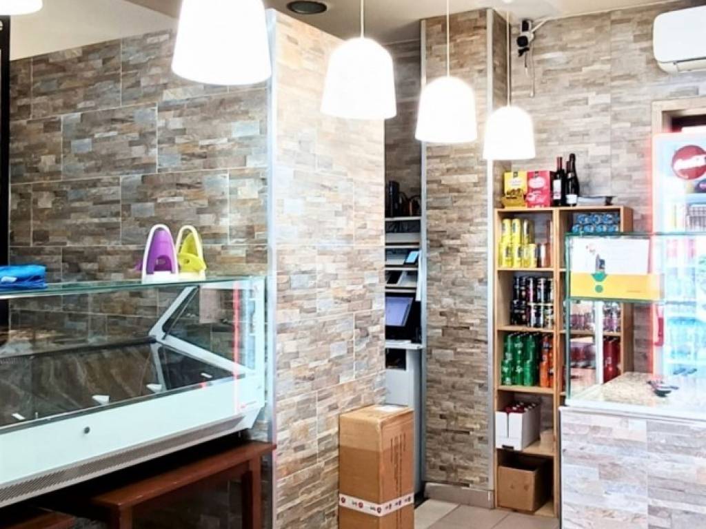 negozio in vendita a Verona in zona Borgo Roma