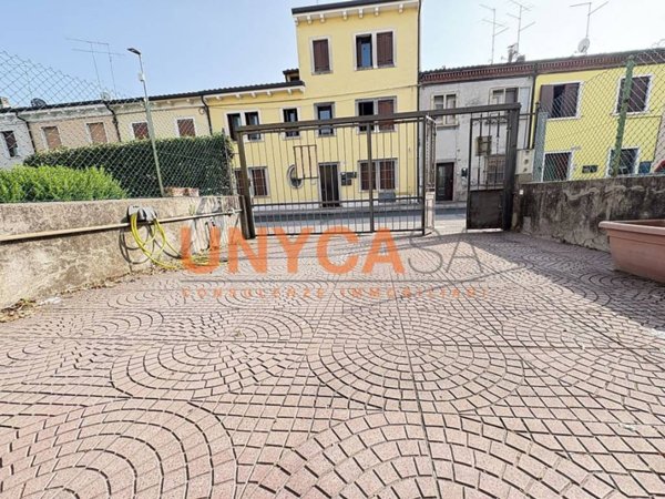 casa indipendente in vendita a Verona in zona San Michele Extra