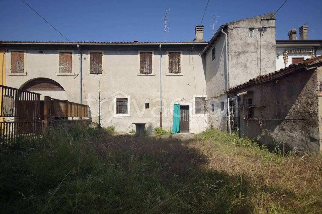 casa indipendente in vendita a Verona in zona Santa Lucia