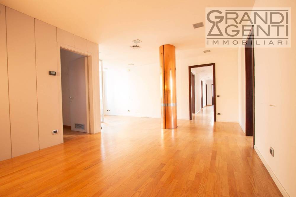 ufficio in vendita a Verona in zona Cittadella