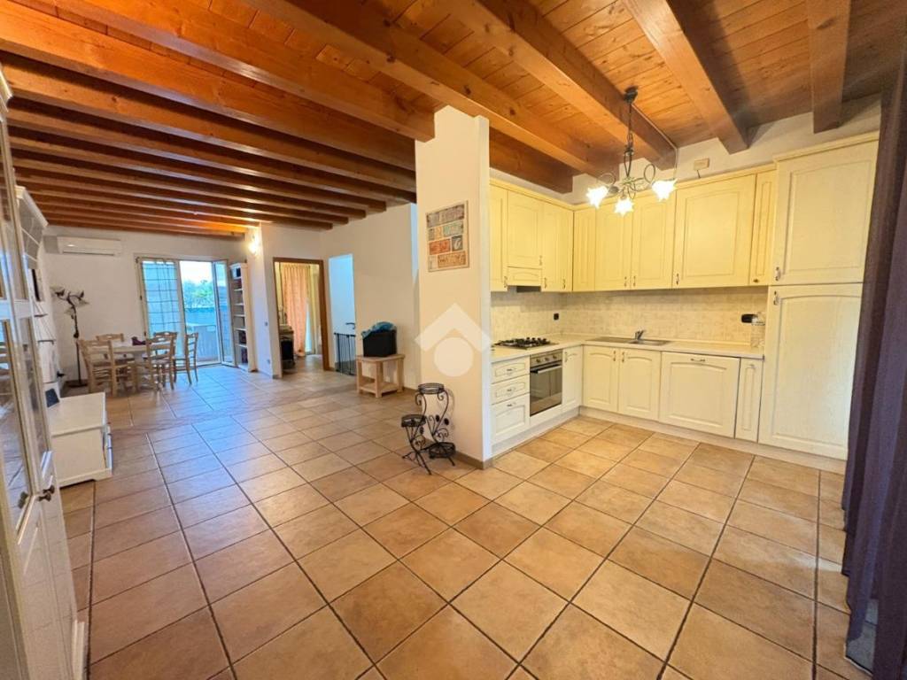 appartamento in vendita a Verona in zona Cadidavid