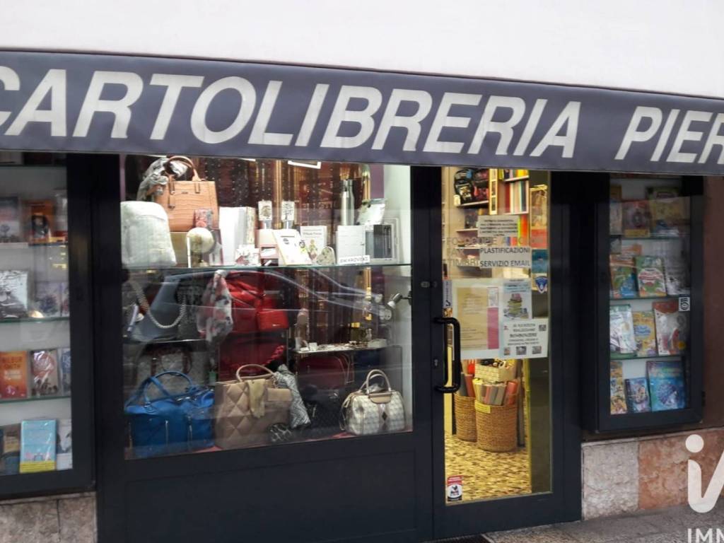 negozio in vendita a Verona in zona Borgo Roma