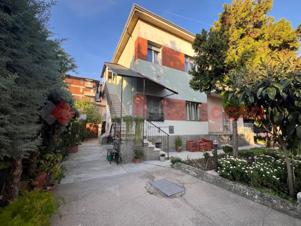 casa indipendente in vendita a Verona in zona Borgo Roma
