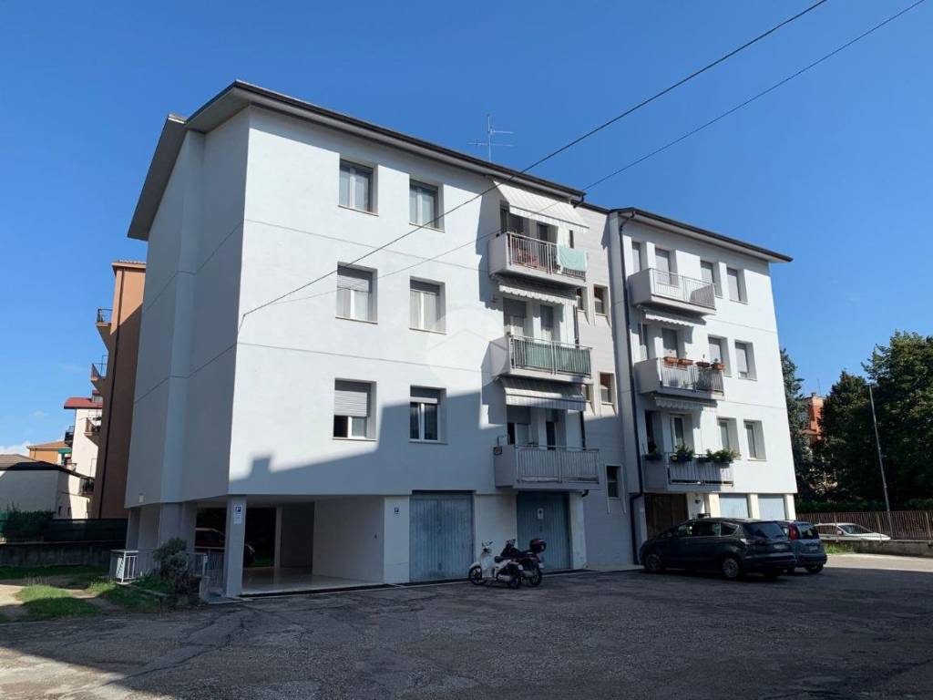 appartamento in vendita a Verona in zona Golosine